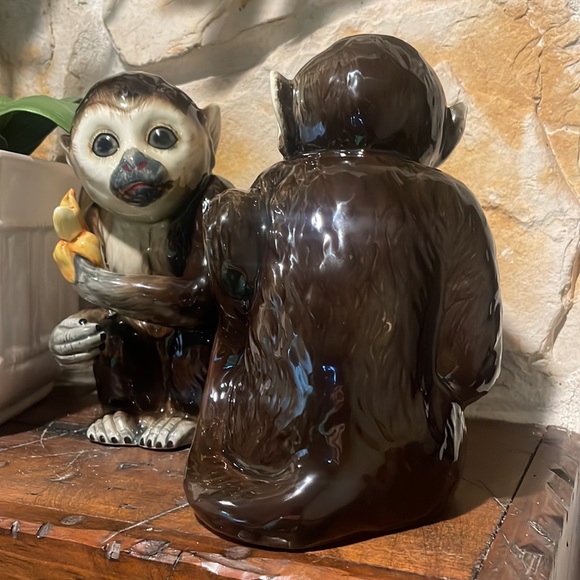 Majolica Style Capuchin Monkeys - Picture 6 of 9